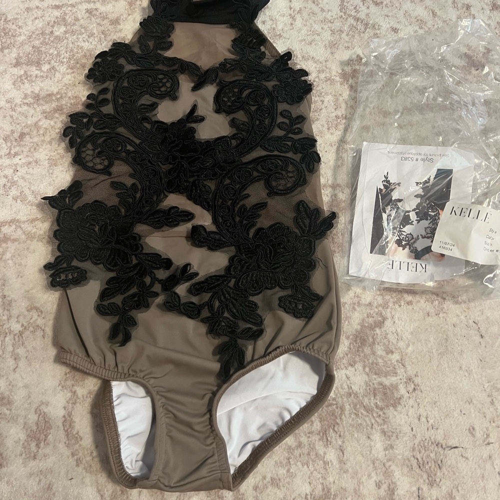 Kelle stone with black lace Leo MC